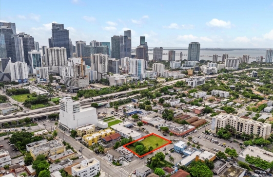 471 & SW 8th St & 5th Av #