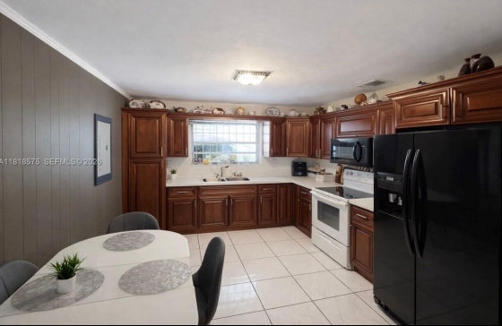 77  Northwest Blvd #