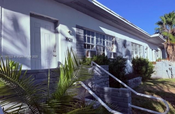 1925  Marseille Dr #