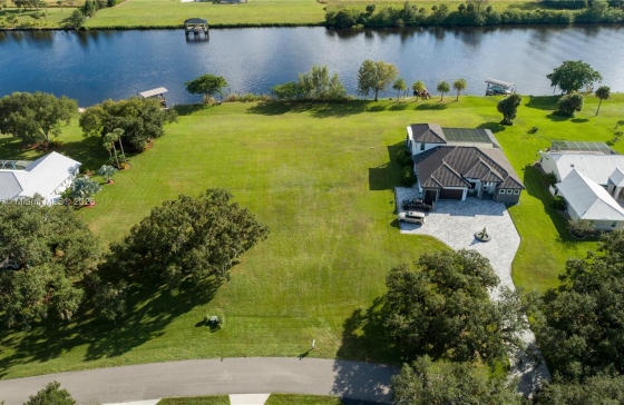 1497  Riverbend Dr #