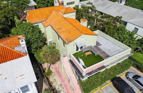 2822  Pine Tree Dr #