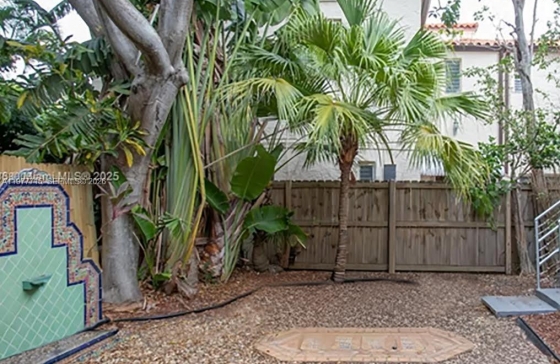 2816  Pine Tree Dr #