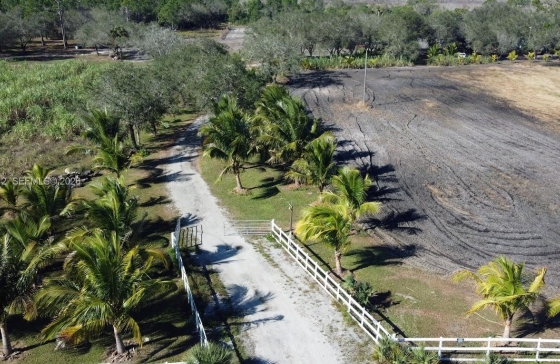 4850   & Pioneer 2nd St #